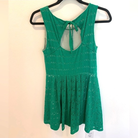 Anthropologie - Postmark - Eyelet Crochet Lace
Green Dress - Picture 5 of 10